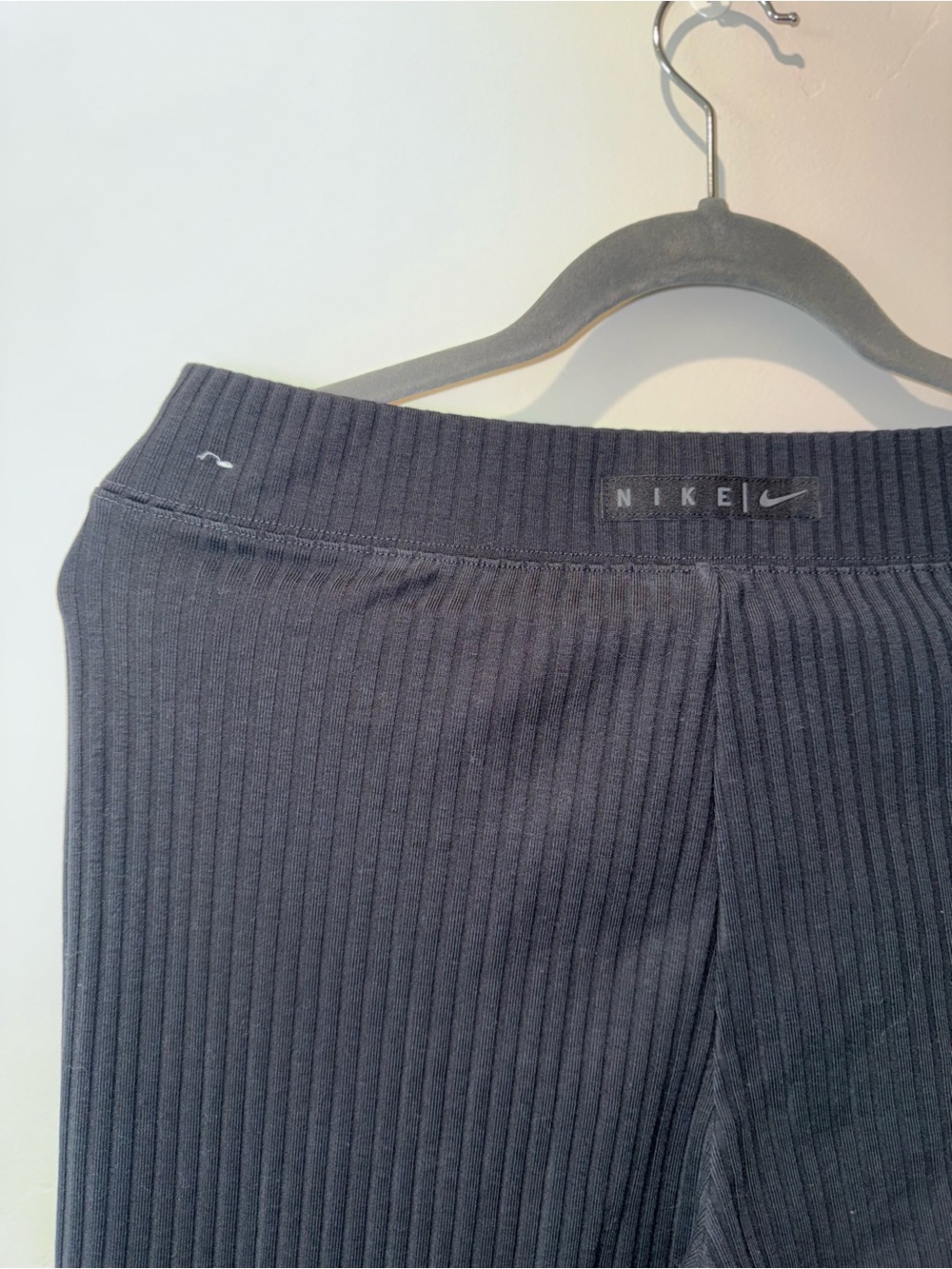 Nike Yoga Pants Womens Black Ribbed Knit Flare Lounge Travel Gym Bootcut Medium - Picture 5 of 6